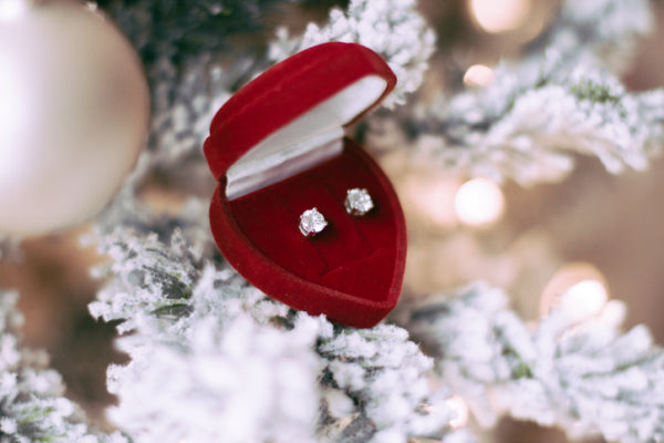 Christmas Jewelry Gifts: Timeless, Personalized, and Trendy Ideas