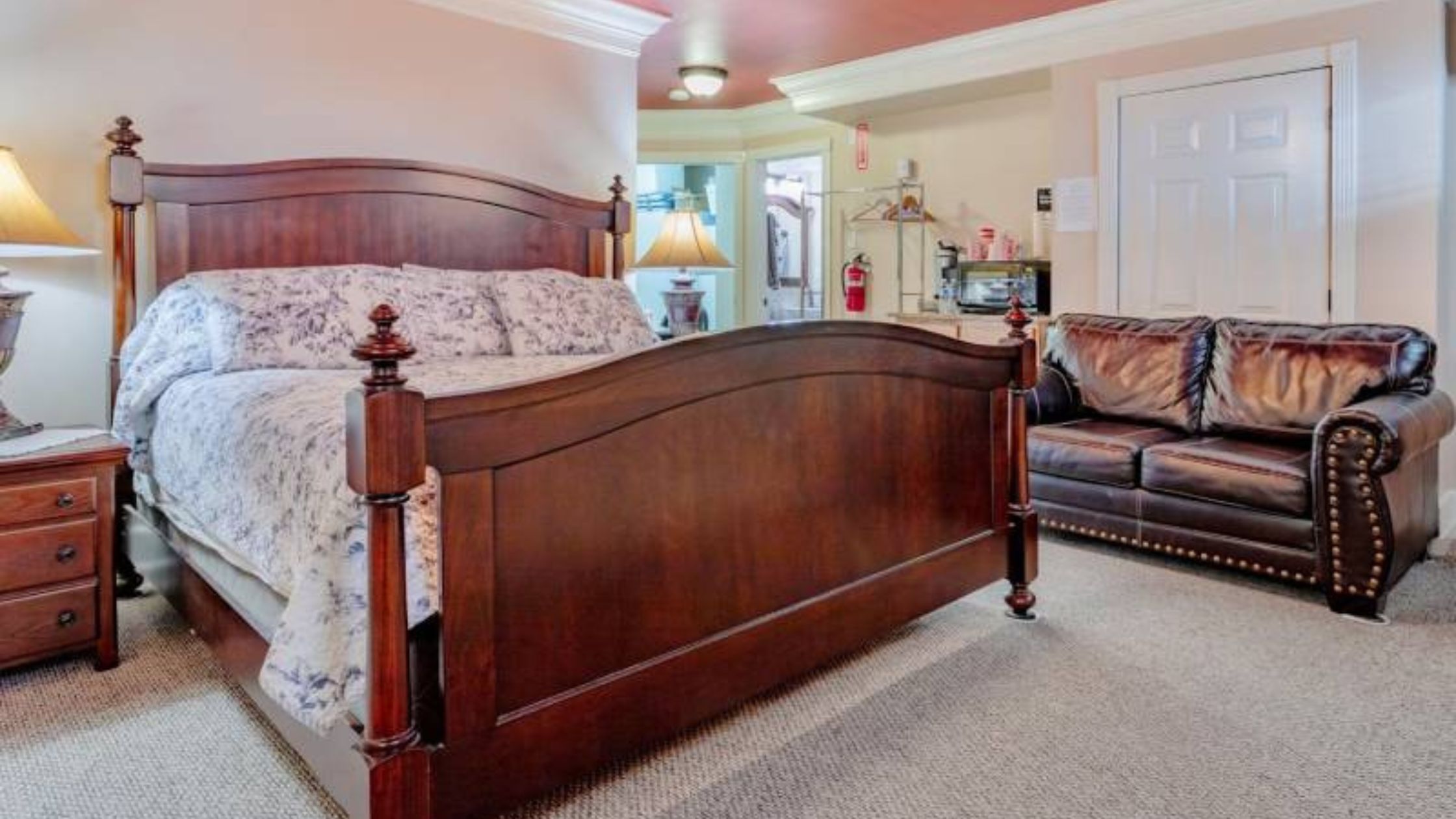 What to Expect When Booking a Bed and Breakfast in Golden, CO