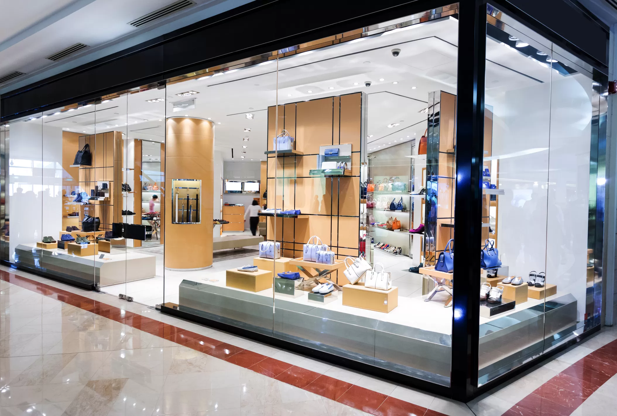 Transforming Dubai Shopfronts with Custom Glass Innovations