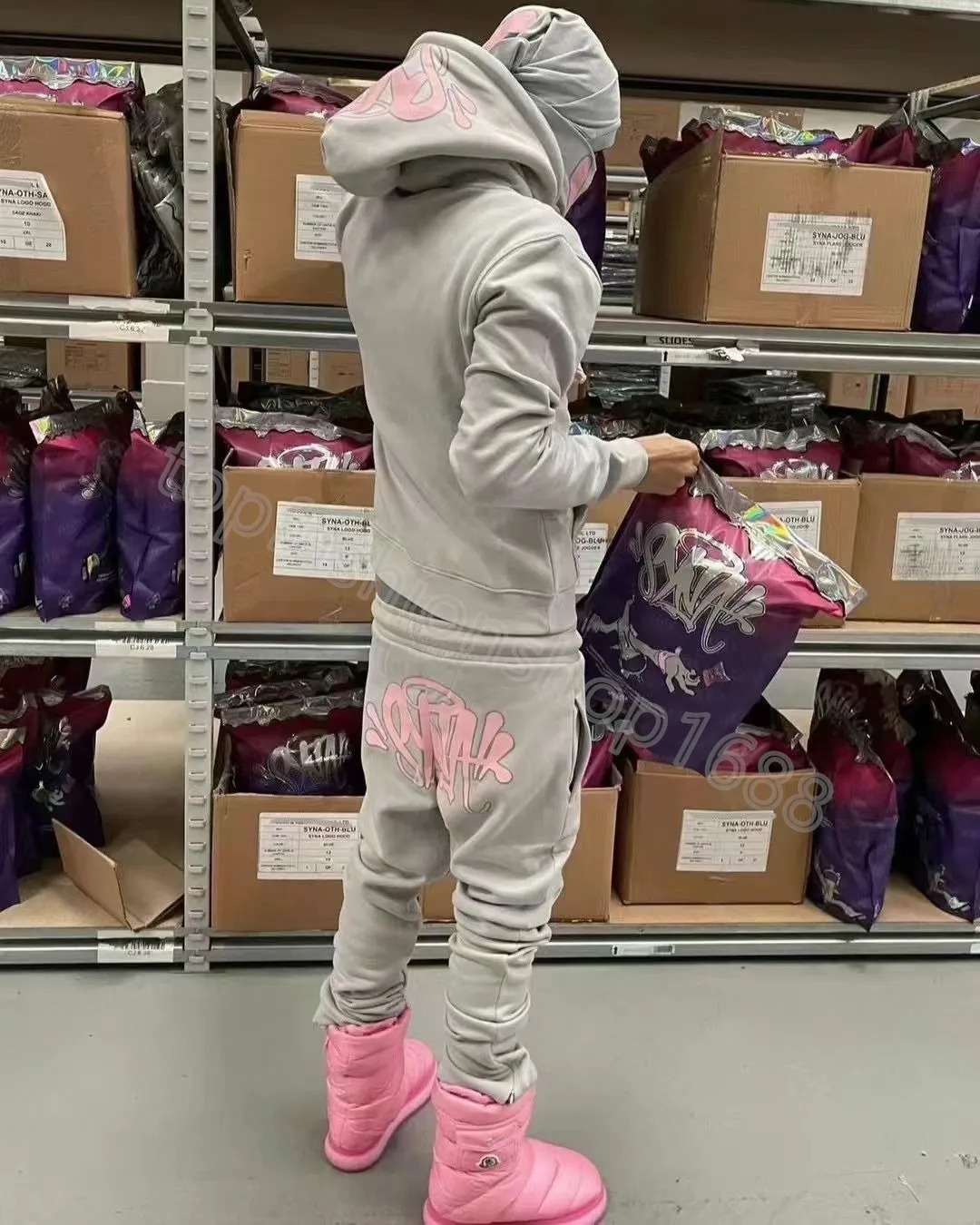 Syna World Tracksuit Fitted to Everyday Casual