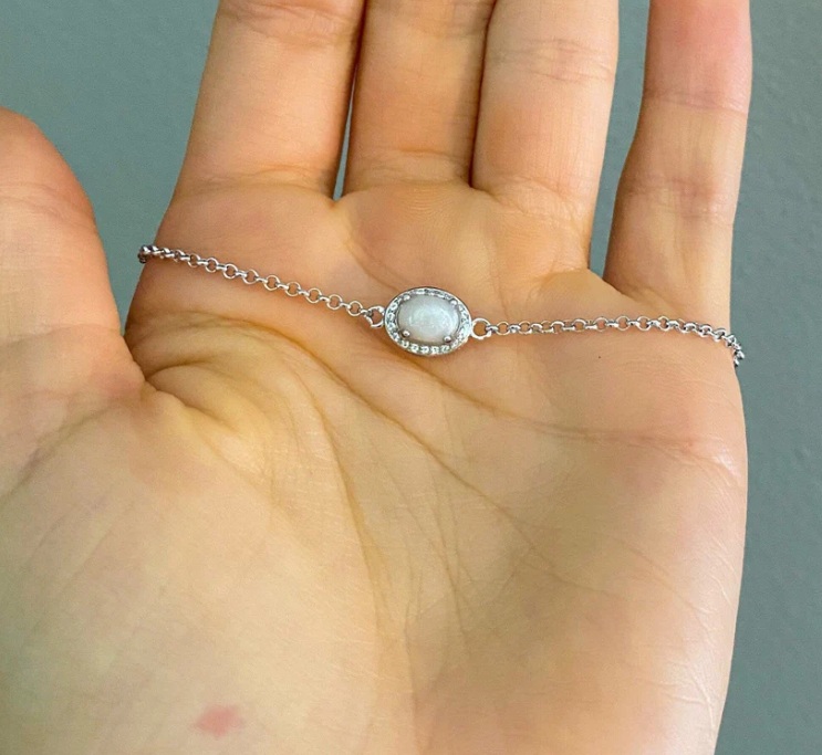 Keep loved ones close forever with a beautiful ashes bracelet
