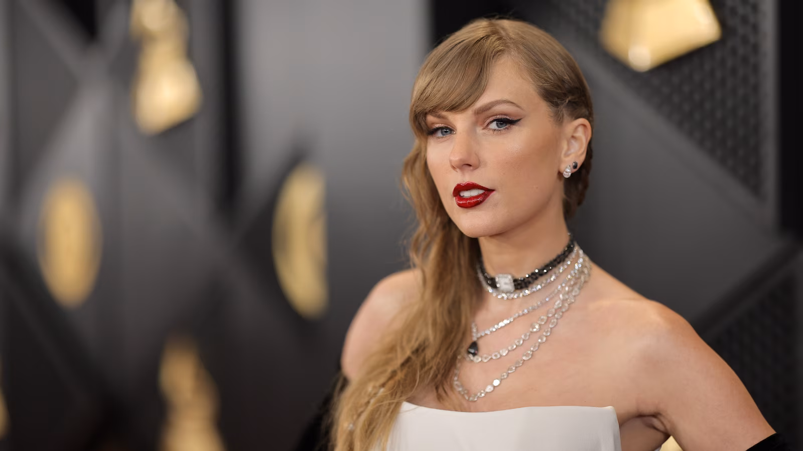 Taylor Swift’s Height and Weight: Facts and Figures
