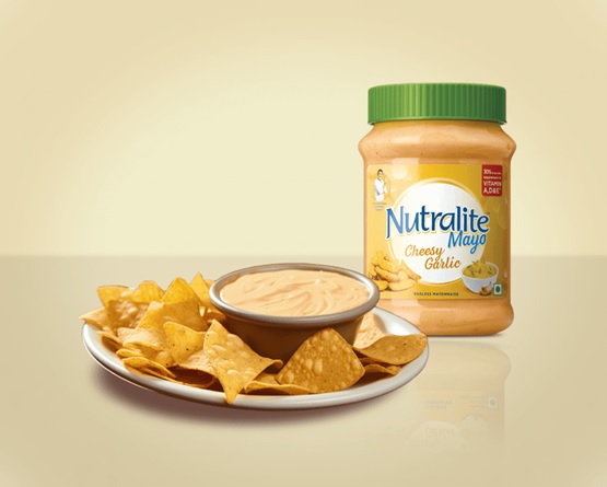 How Cheesy Garlic Mayonnaise Enhances the Taste of Popular Indian Snacks