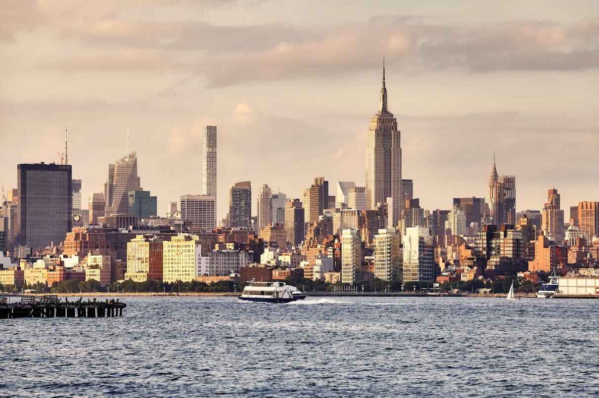 Why Manhattan is Still a Hot Market for Condos For Sale in 2025