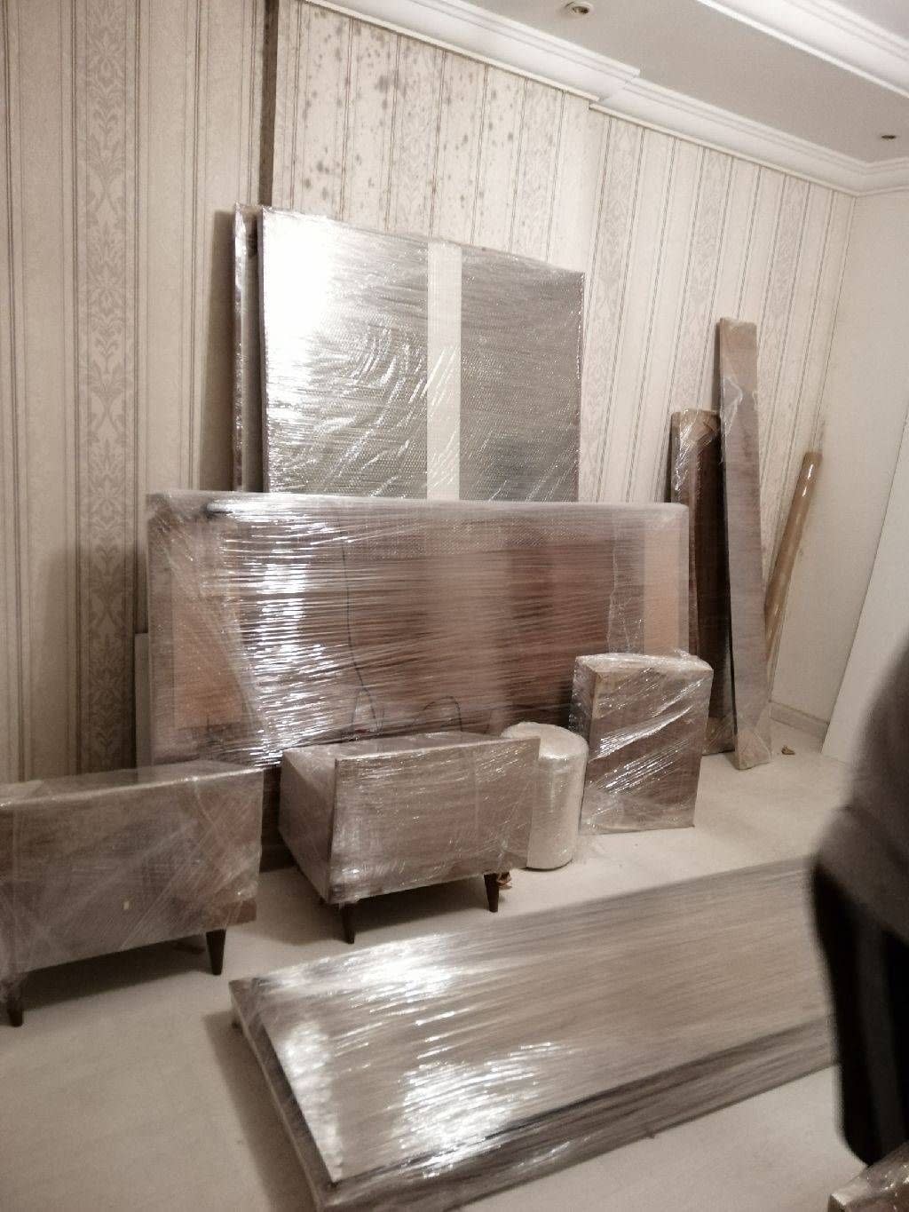 Company moving furniture from Riyadh to the UAE