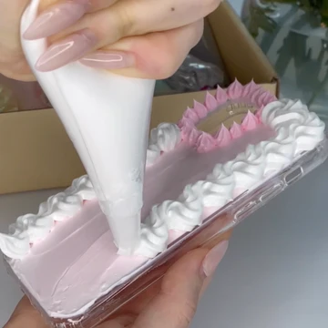 Cream Glue: The Perfect Solution for Crafting and Decoration