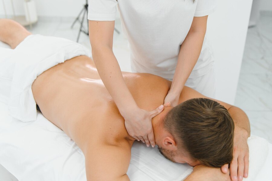 Deep Tissue Massage Techniques: A Guide for Beginners and Enthusiasts
