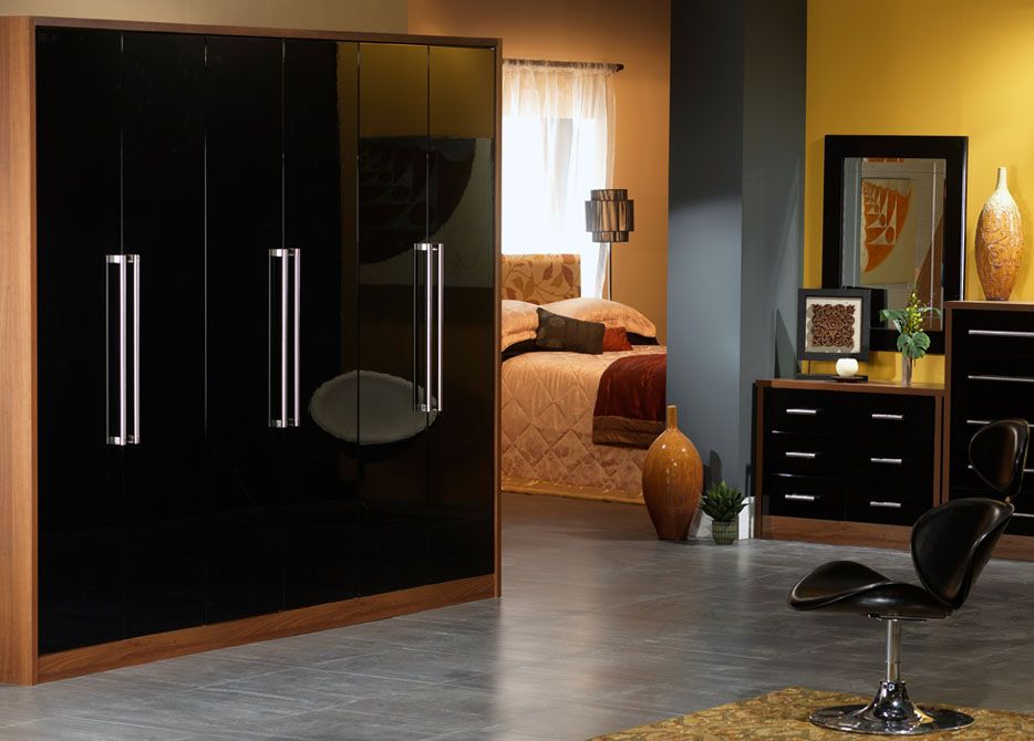 Best Black Gloss Wardrobe for Small Bedrooms