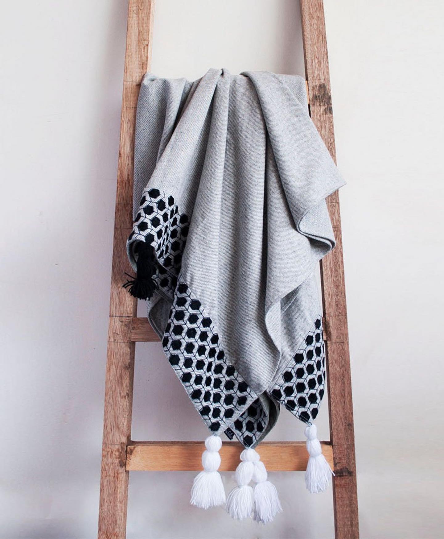 Personalized Sofa Throw Blankets Online-Way to Eternalize Moments