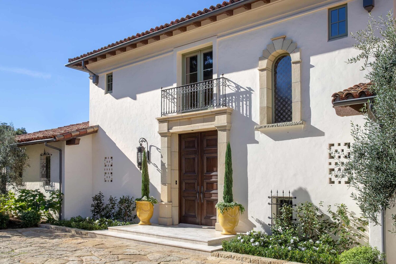 Stucco as a Climate Solution: Enhancing Comfort and Efficiency in Spanish Colonial Homes!