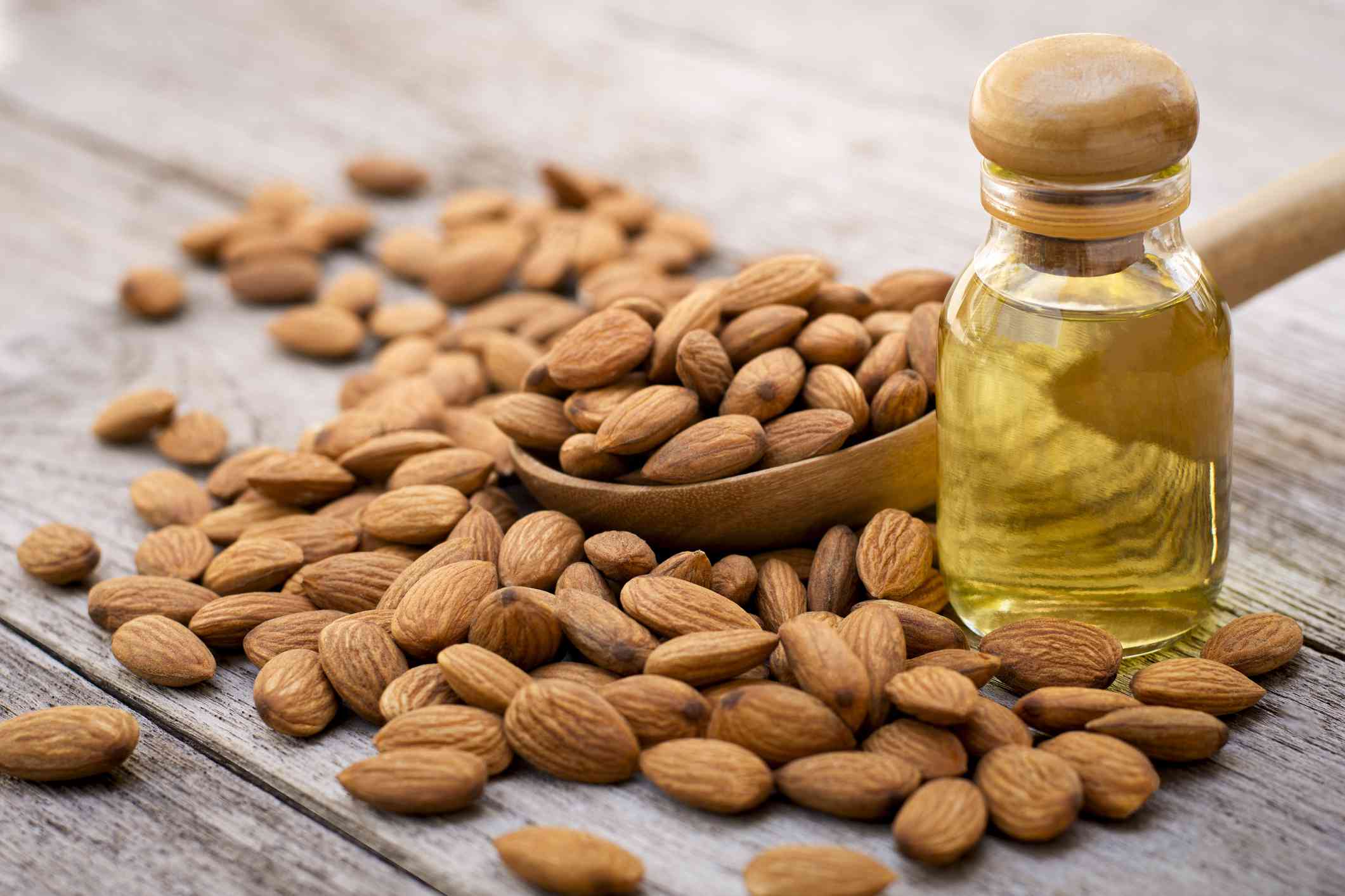 Top Almond Oil Bulk Manufacturer: Why Hetaksh is Your Best Almond Oil Wholesale Supplier