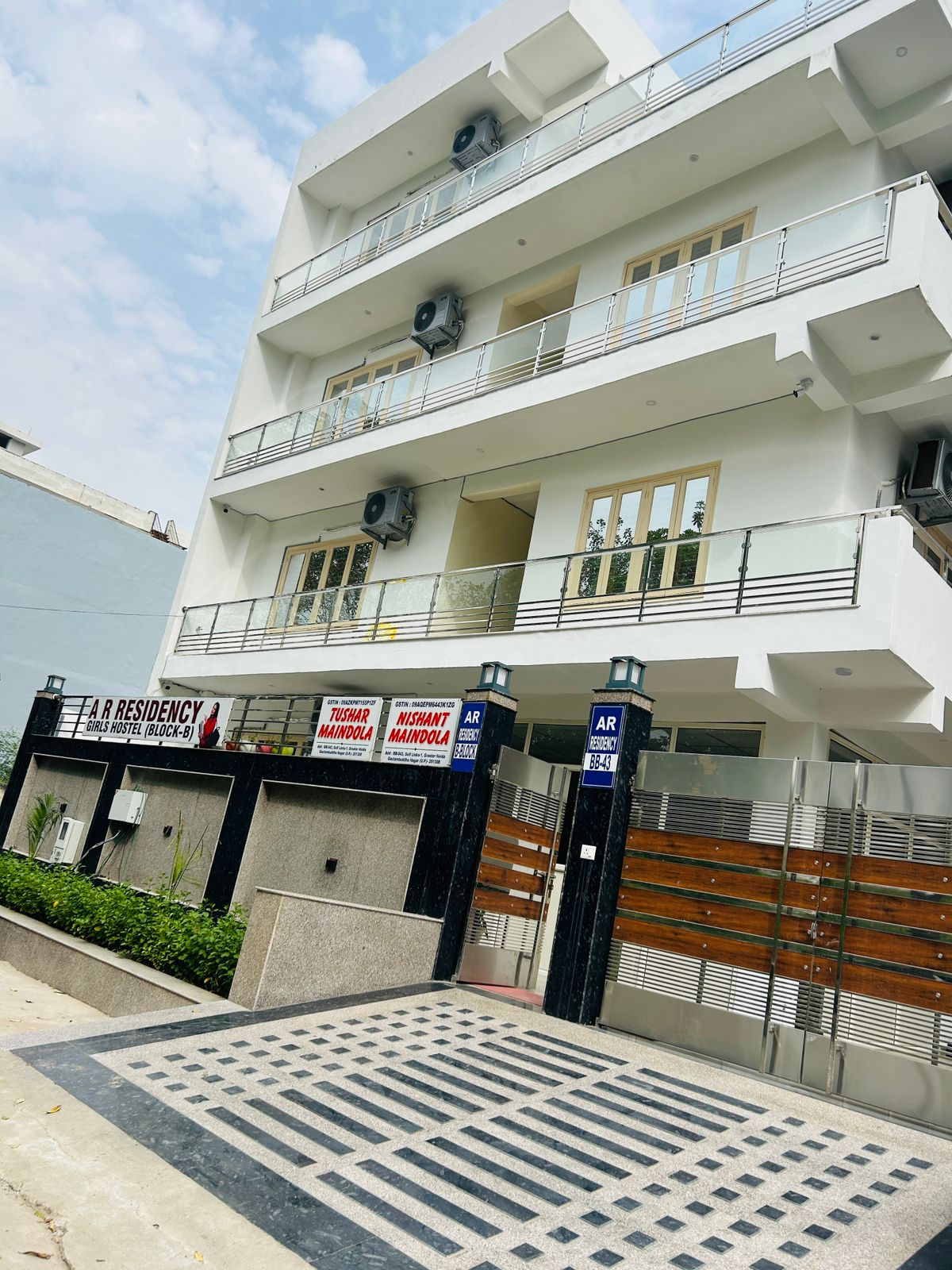 Safe Girls PG & Hostel Near Greater Noida Colleges – Book Trusted Stay at AR Residency