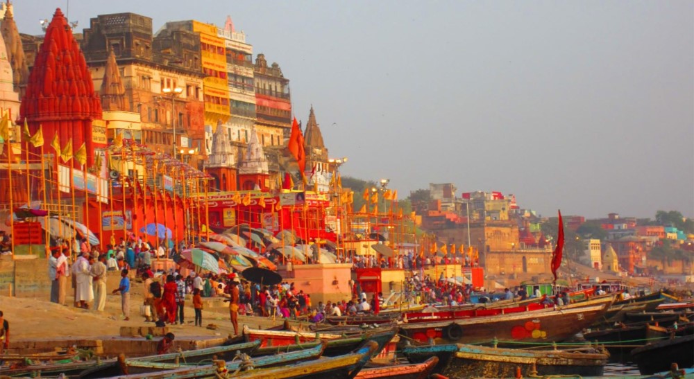What Are the Advantages of Customizing a Trip with a Travel Agency in Varanasi?