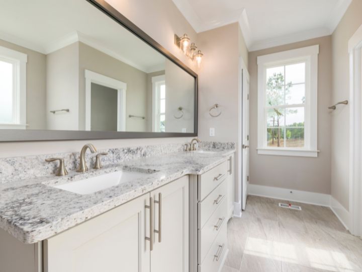 How to Choose the Right Mirrors for Your Bathroom Renovation
