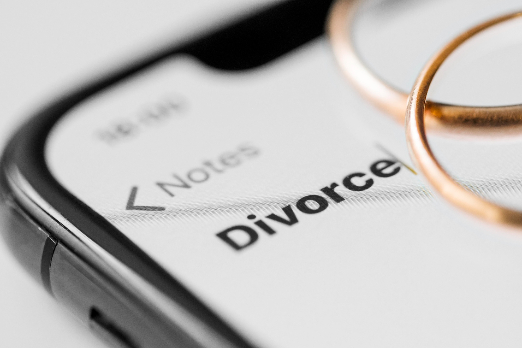 10 Common Mistakes People Make When Hiring a Divorce Lawyer