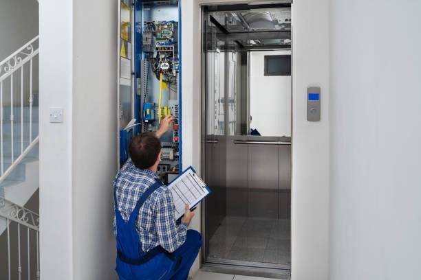 Boost Efficiency with Field Force Tracker's Elevator Maintenance Software