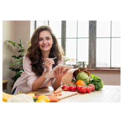 The Ultimate Guide to Becoming a Certified Holistic Nutritionist in Canada and Building Your Practice