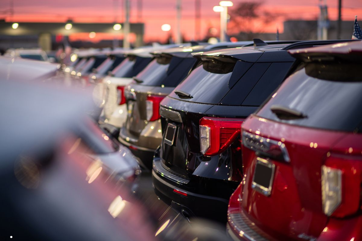 Luxury Car Rentals in Dubai: Experience the City in Style