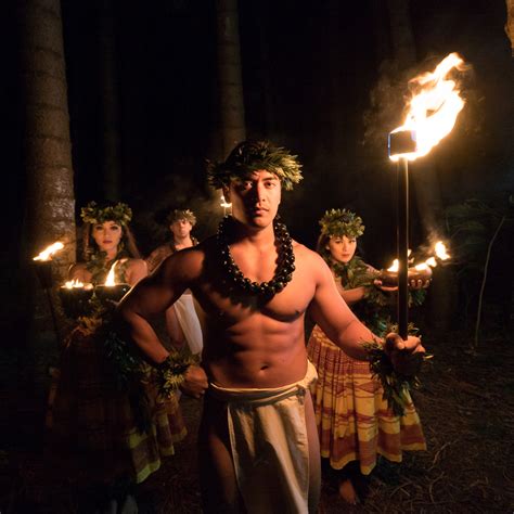 Luau Dinner Shows for Corporate Events in Chicago