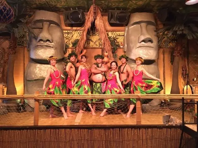 Aloha Vibes: Hawaiian Dinner & Show Escapes in Chicago, IL