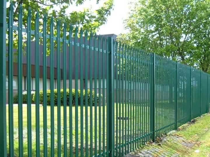 Noise Reduction and Visibility Benefits of Installing a Palisade Fence
