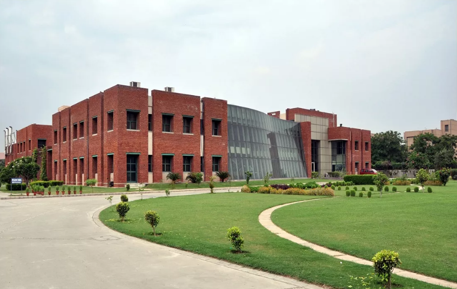 Unlock Your Future with an MBA in Jaipuria Institute of Management Noida