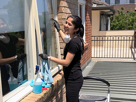 5 Signs You Need a Window Cleaner Right Now
