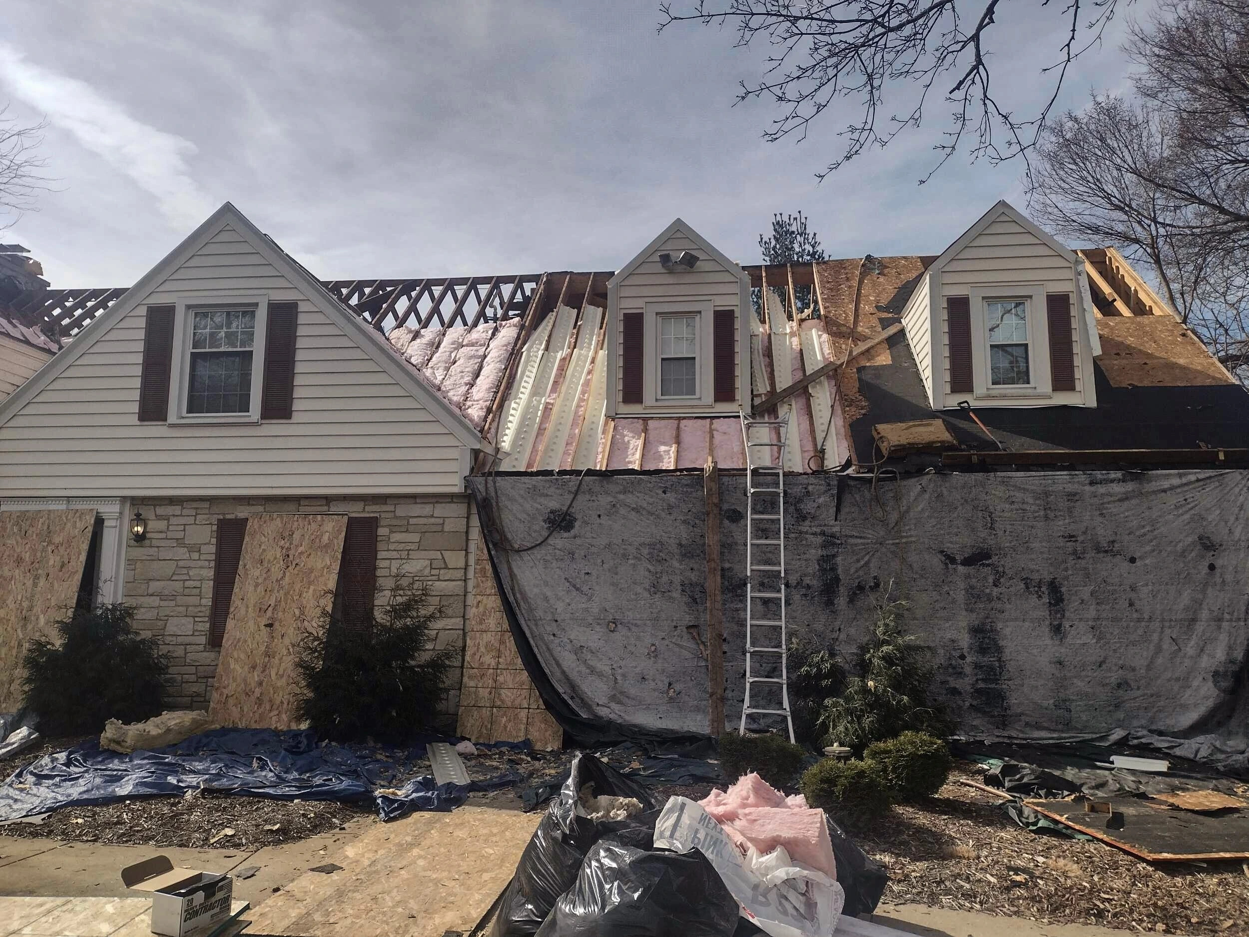 Choosing the Right Roofing Contractor in Wisconsin: What to Look For