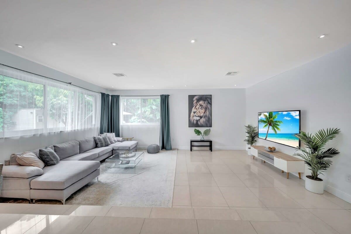 Elevate Your Escape: Why You Should Rent a Villa in Miami