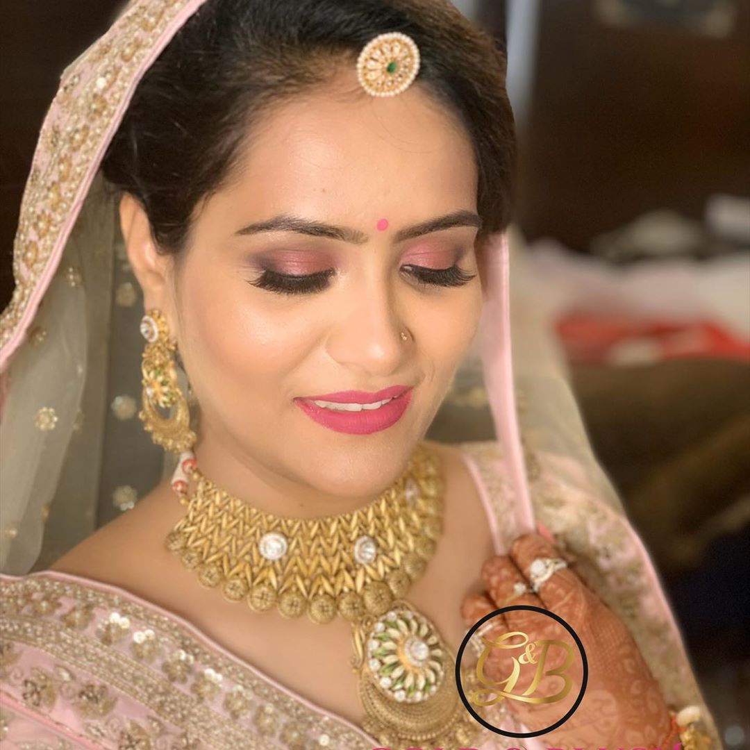 How To Choose the Right Make-Up Artist for your Big Day