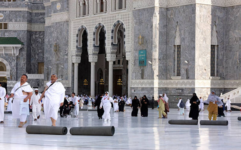 Umrah 2025 Dress Code: Ultimate Guide for Men and Women