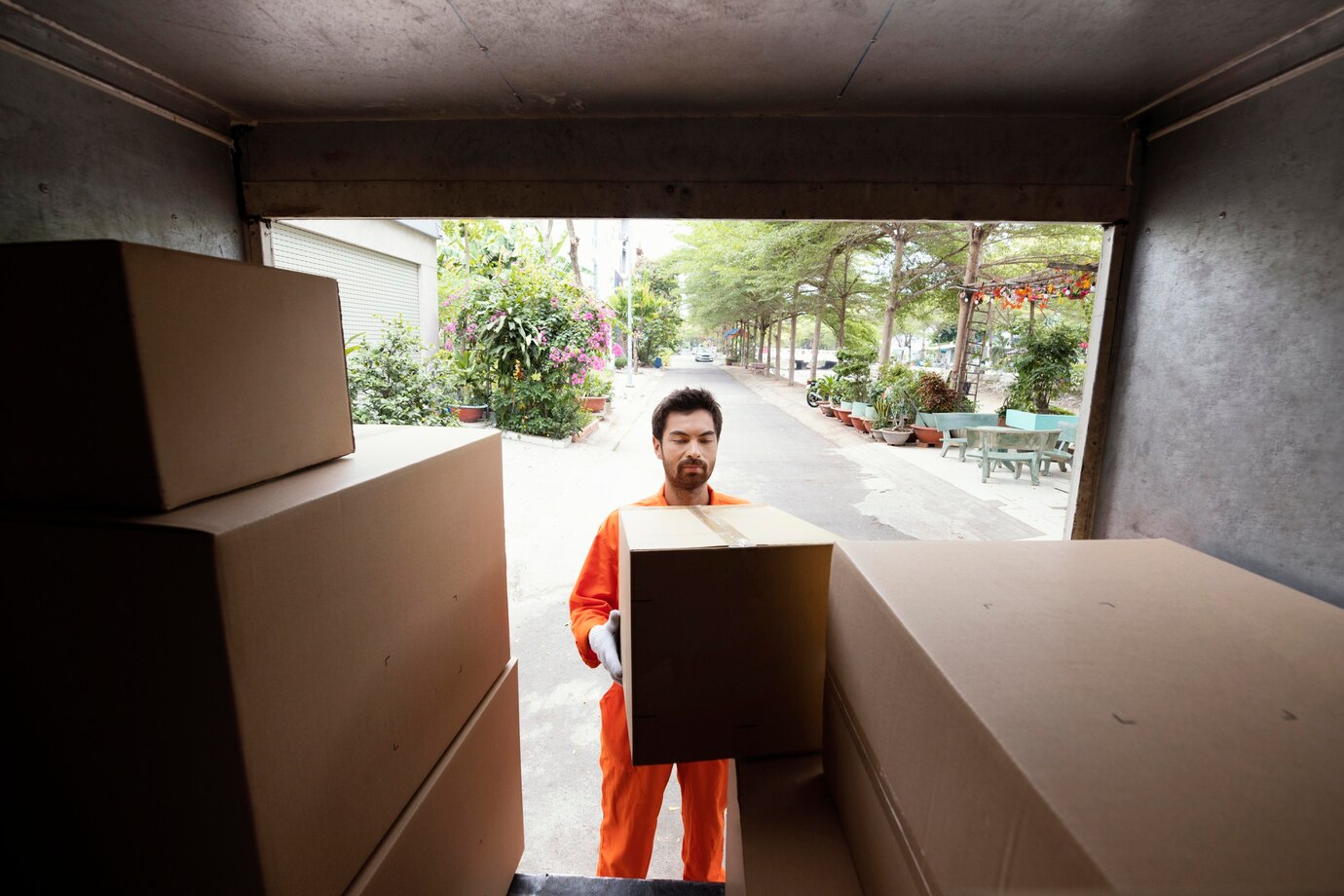 How to Save Money on Small Moving Services in Toronto