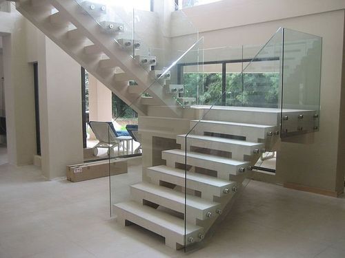 How much does glass railing cost per foot?