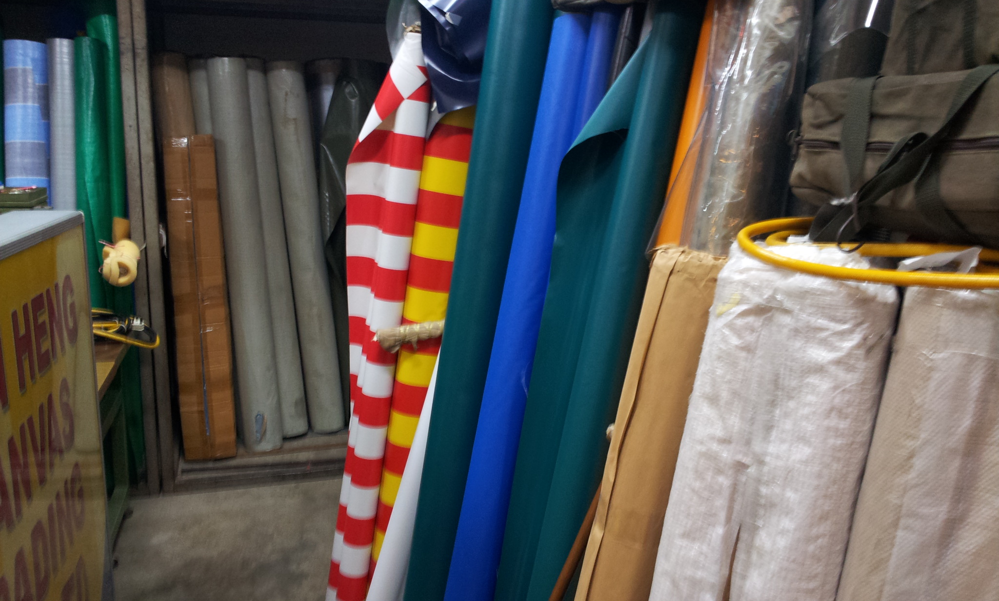 Cotton vs. Polyester – Which Type of Canvas worth the Investment