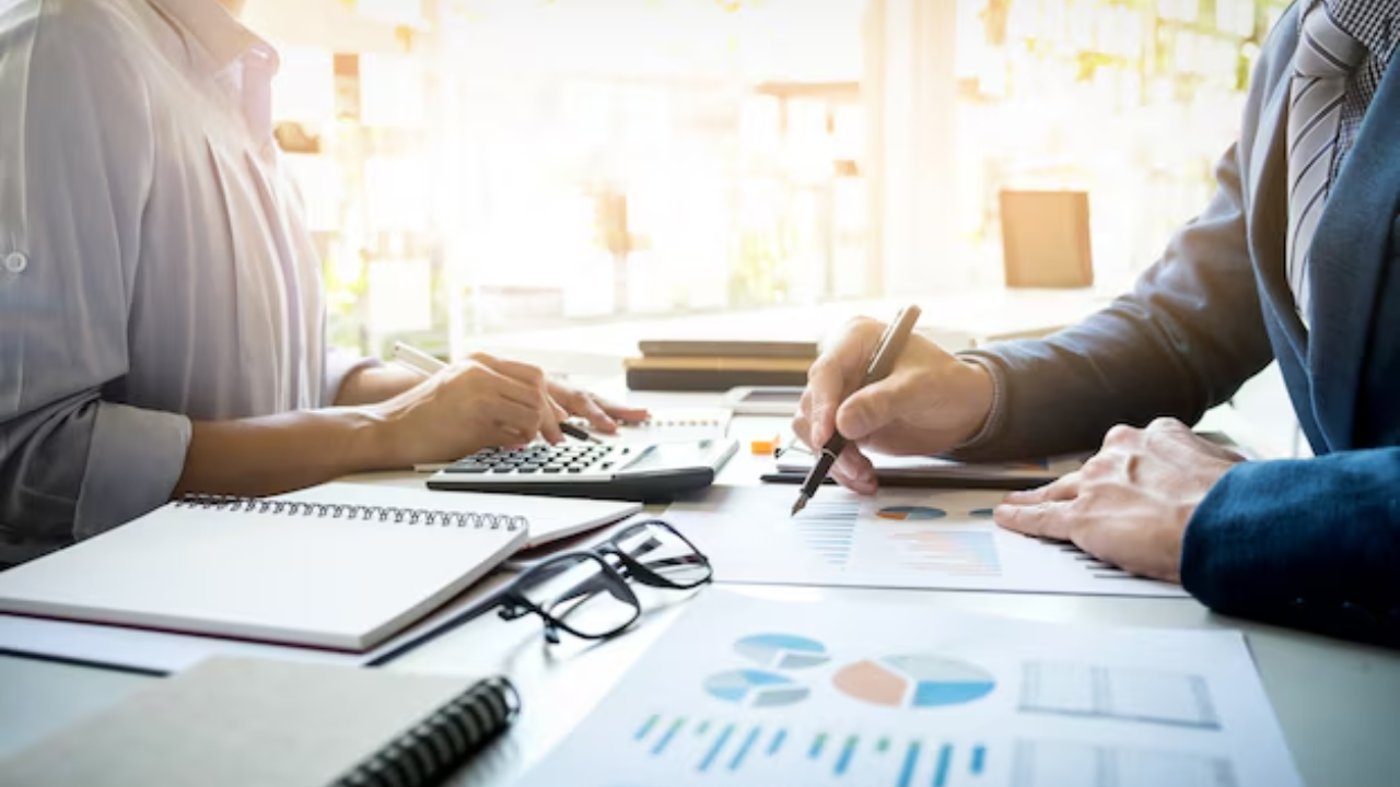 How Virtual Bookkeeping Saves Small Businesses Time & Money