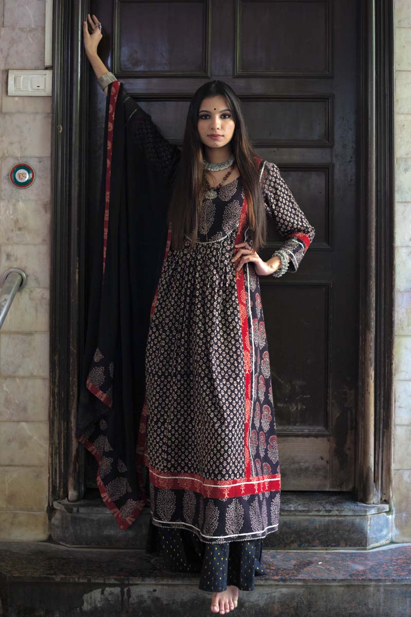 Flawless Fashion: The Best Online Stores for Women’s Dresses