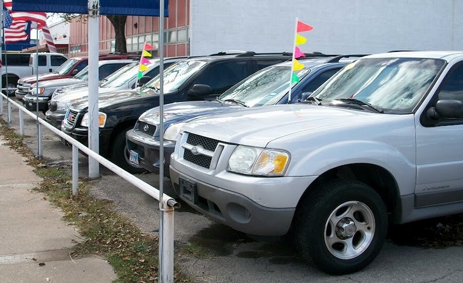 Why One Should Buy a Used Car From a Dealer?