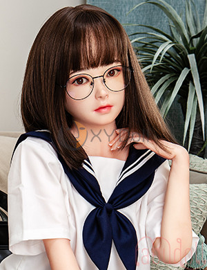 The cracked skin of real dolls