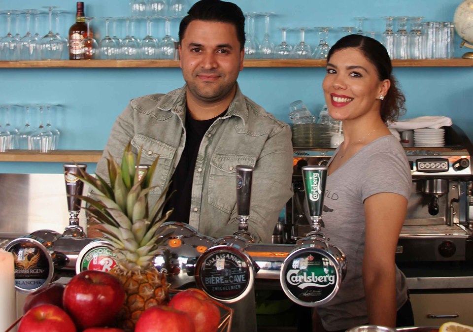 How to book a table at a restaurant