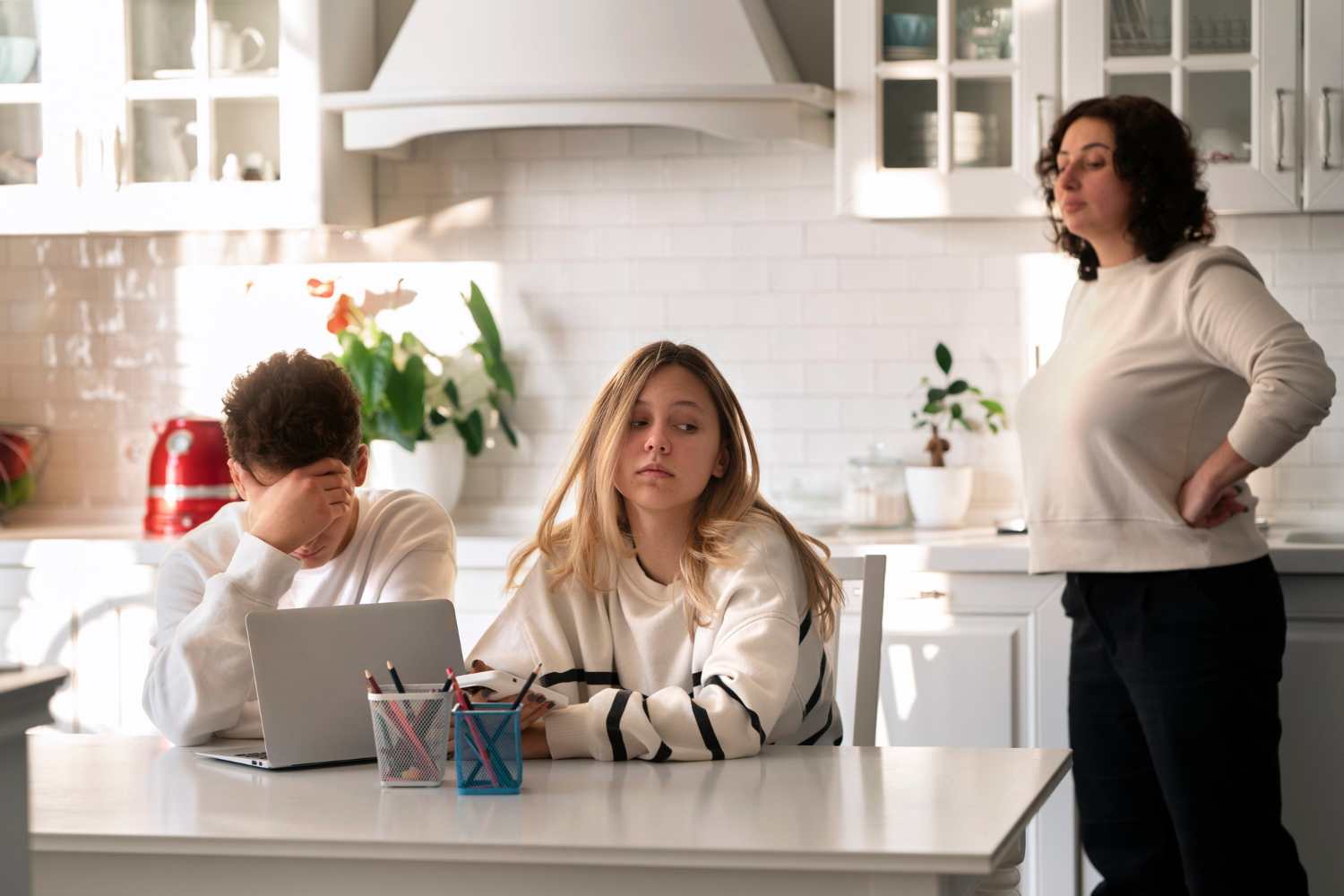 What Do Single Moms Need Most: 5 Best Things to Offer Her