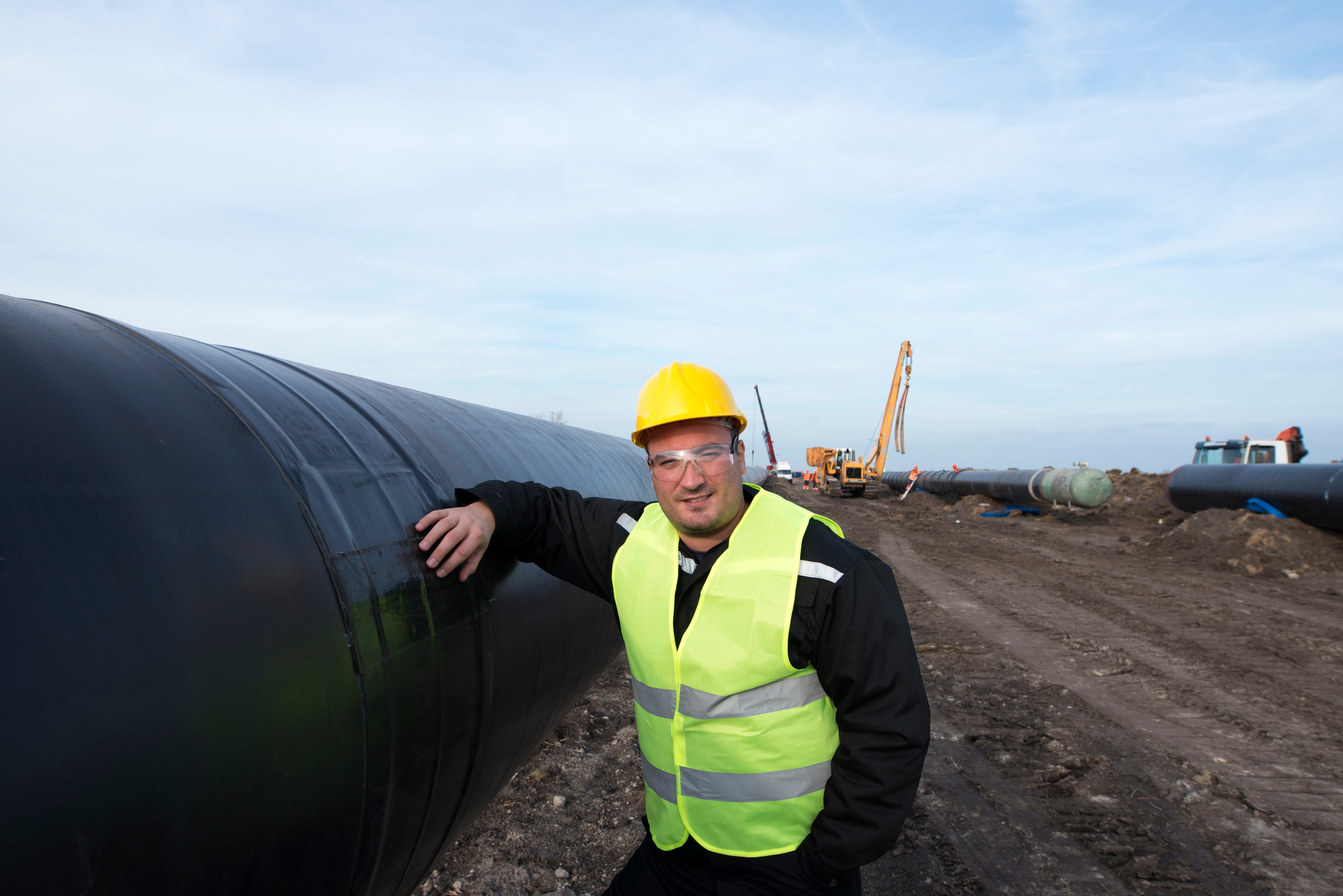 Top Challenges For Gas Piping Contractors In UAE's Extreme Heat