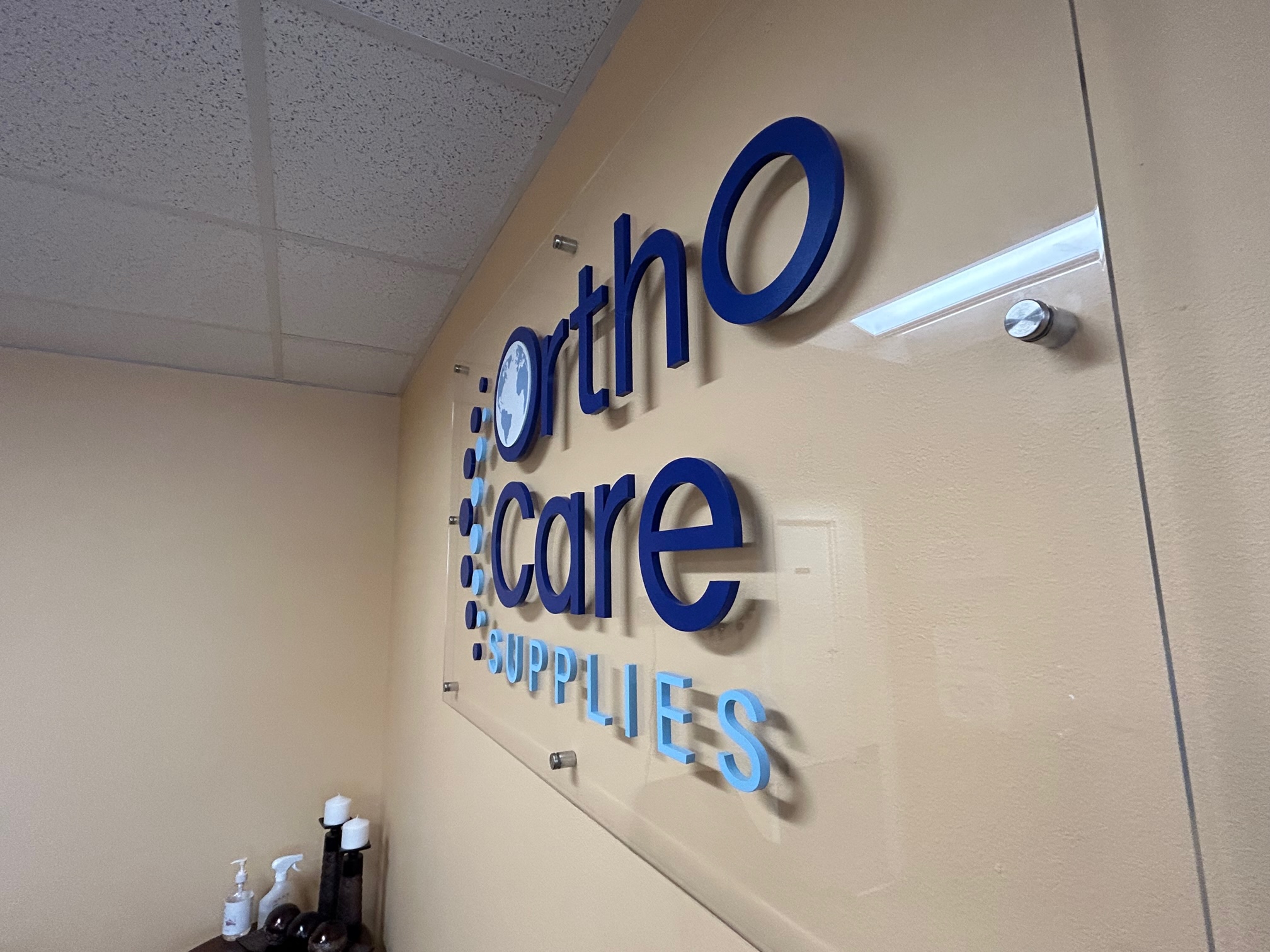 Creative Ways to Use Dimensional Signs for Your Storefront