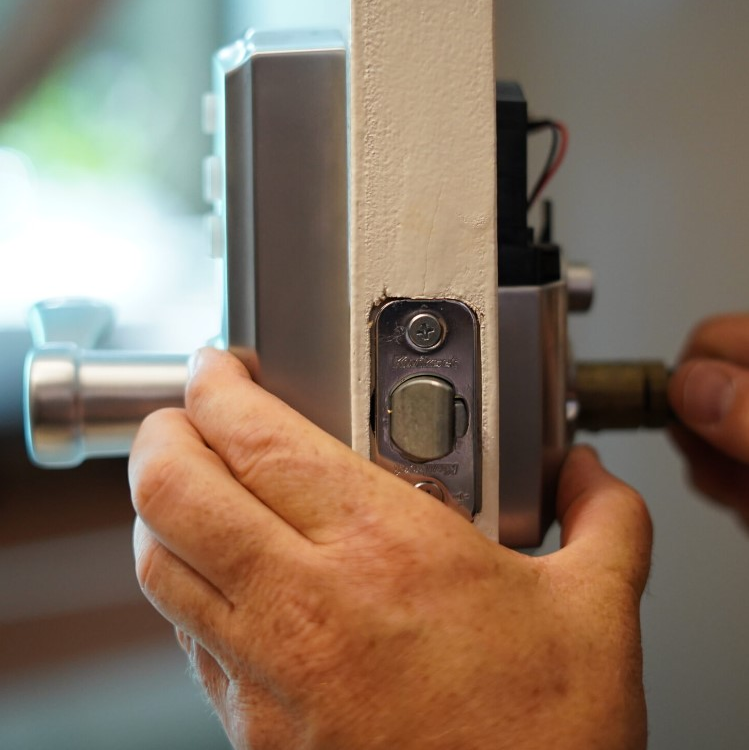 Locked Out in Rockville? Get Rapid Emergency Locksmith Help Now!