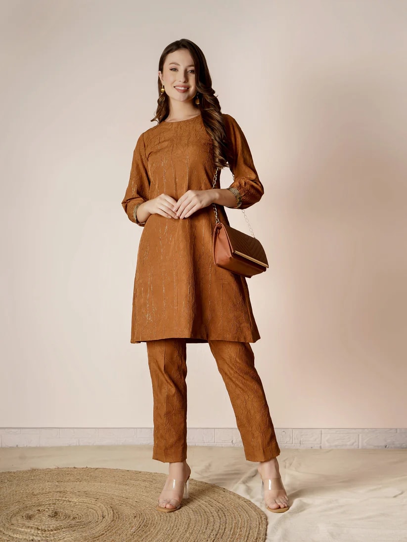 How to Buy Metallic Dress for Ladies & Wear It with Confidence