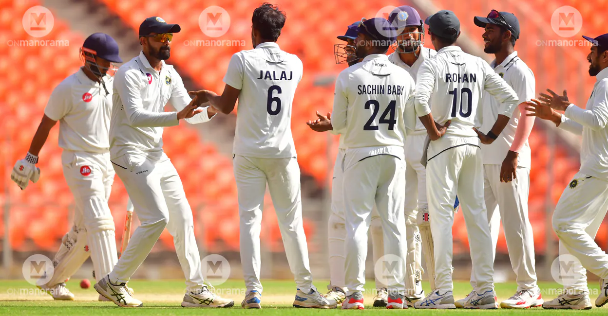 Exploring Team Dynamics in Cricket: A Snapshot from the Field